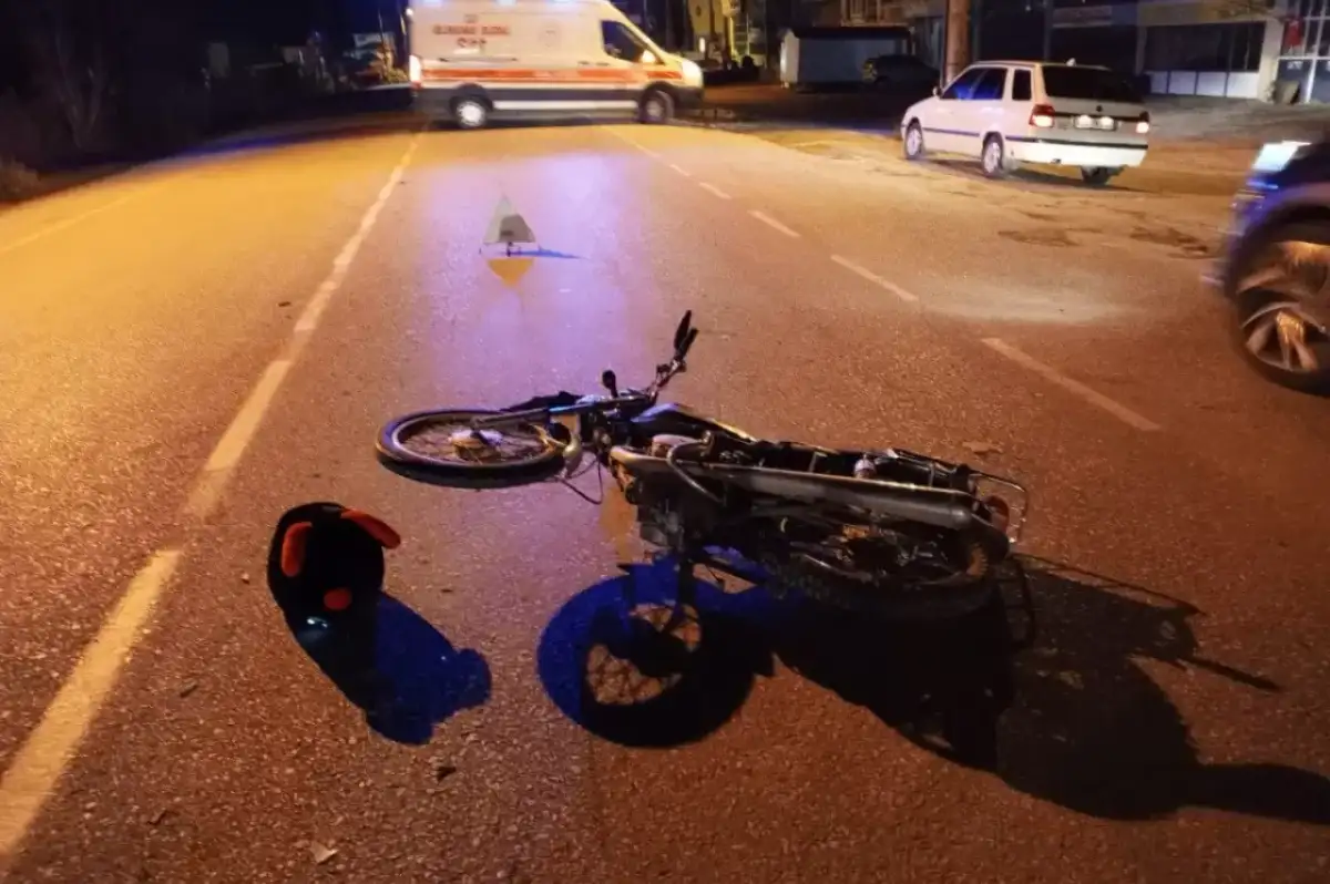 Isparta'da Otomobil ile Motosiklet Çarpıştı: Sürücünün Sağlık Durumu İyi