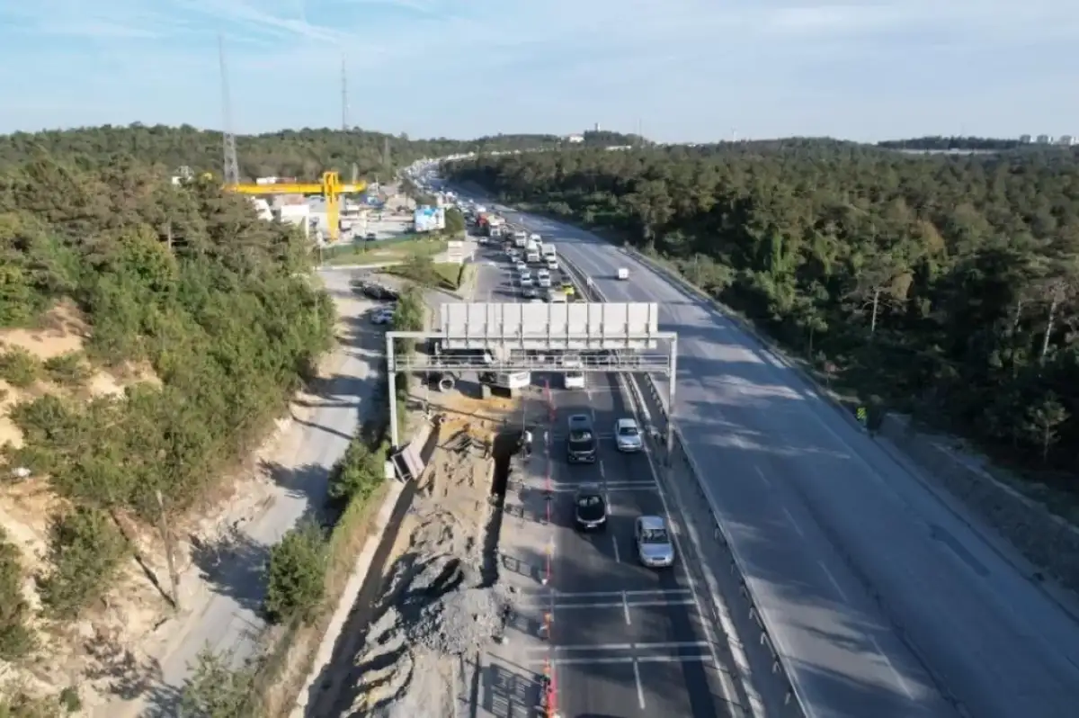 İstanbul Arnavutköy'de İSKİ'nin Yol Çalışması Trafiğe Neden Oldu