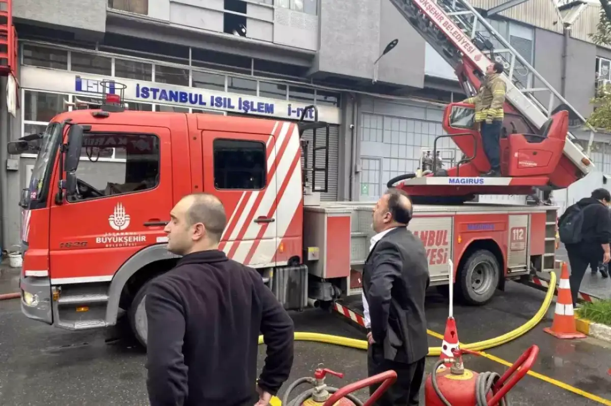 İstanbul Bahçelievler'de İş Yerinde Yangın!