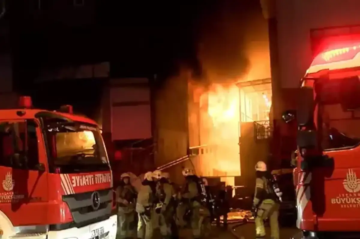 İstanbul Beylikdüzü'ndeki Plastik Malzeme Fabrikasında Yangın!