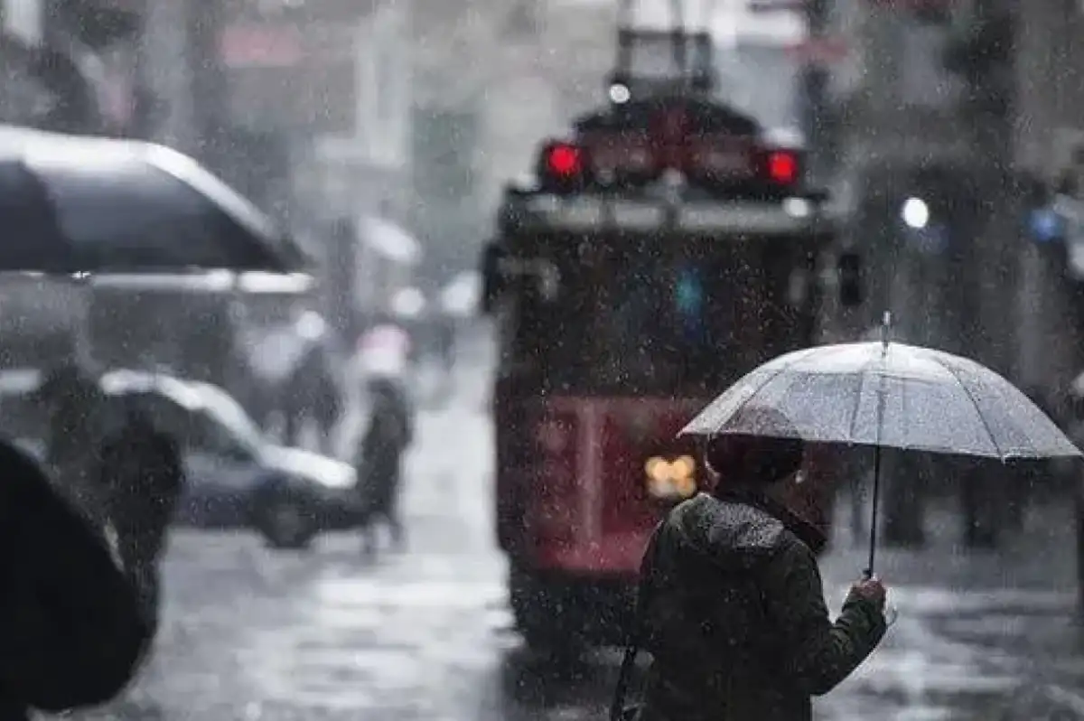 İstanbul için Gök Gürültülü Sağanak Uyarısı
