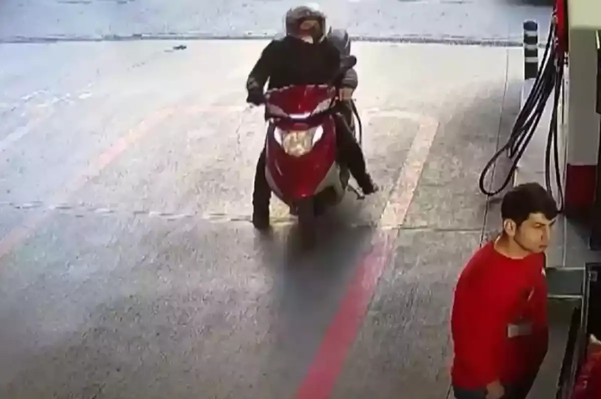 İstanbul’da Araç Sahiplerini Korkutan Hırsız Yakalandı! 35 Suç Kaydı Varmış!
