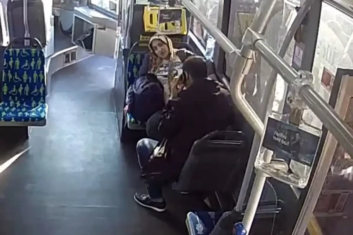 İstanbul'da Hamile Bir Kadın Taksi Bulamayınca Metrobüste Doğum Yaptı!