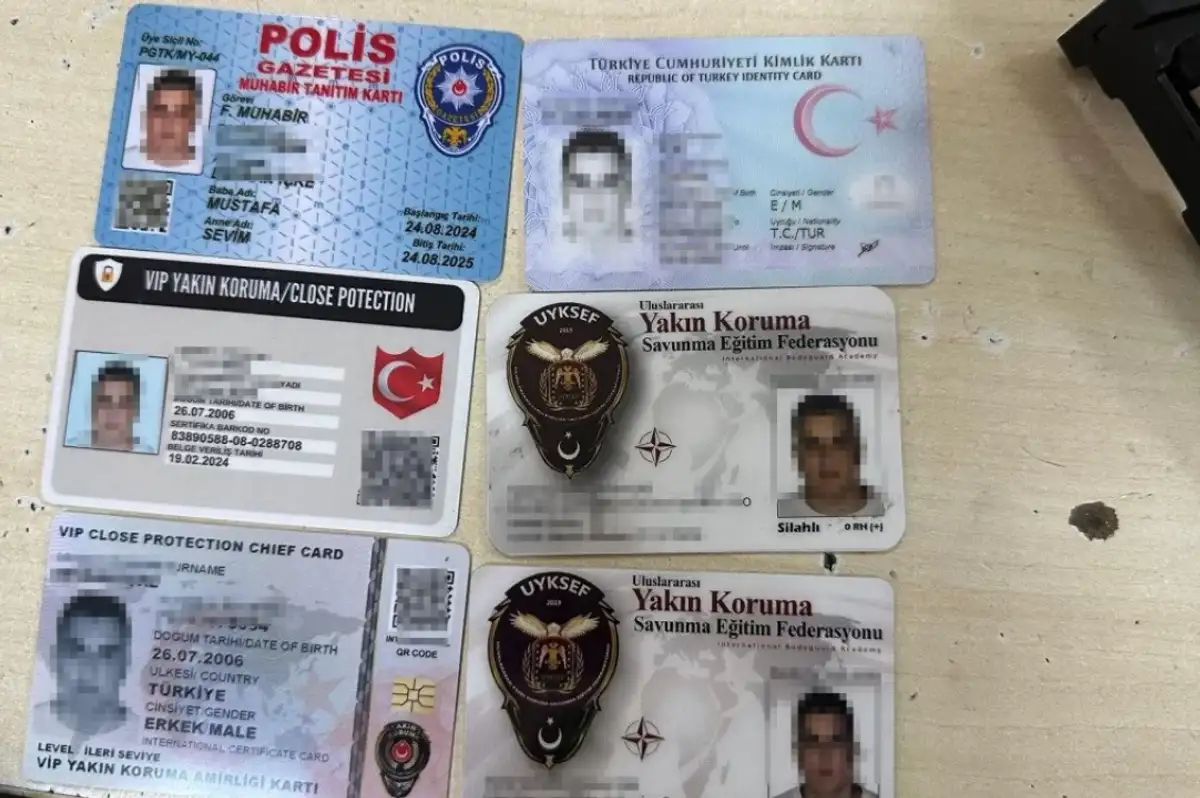 İstanbul'da Sahte Polis Skandalı: Çakarlı Araçta Yakalandılar