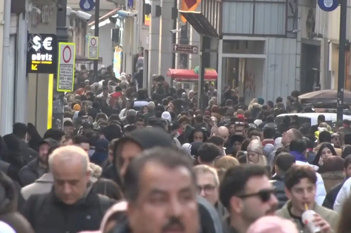 İstiklal Caddesi'nde Yeni Yıla Geri Sayım Başladı