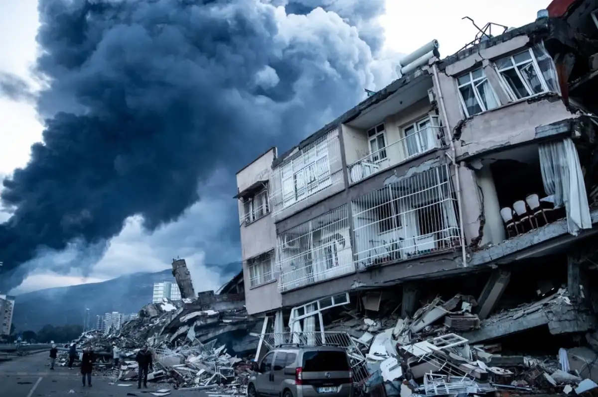 İzmir'de 7.2'ye Kadar Deprem Olabilir! Uzman İsimden Seferihisar Depremi Yıldönümünde Ciddi Uyarı