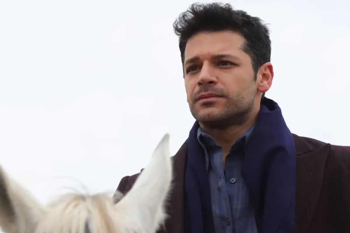 Karaağaç Destanı Ömer Kimdir? Kimin Oğlu, Annesi Kim? Emre Kıvılcım'ın Karaağaç Destanı Dizisindeki Rolü ve Hayatı