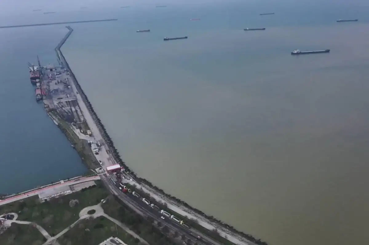 Karadeniz Sahilinde Petrol Sızıntısı: Rusya Acil Durum İlan Etti!
