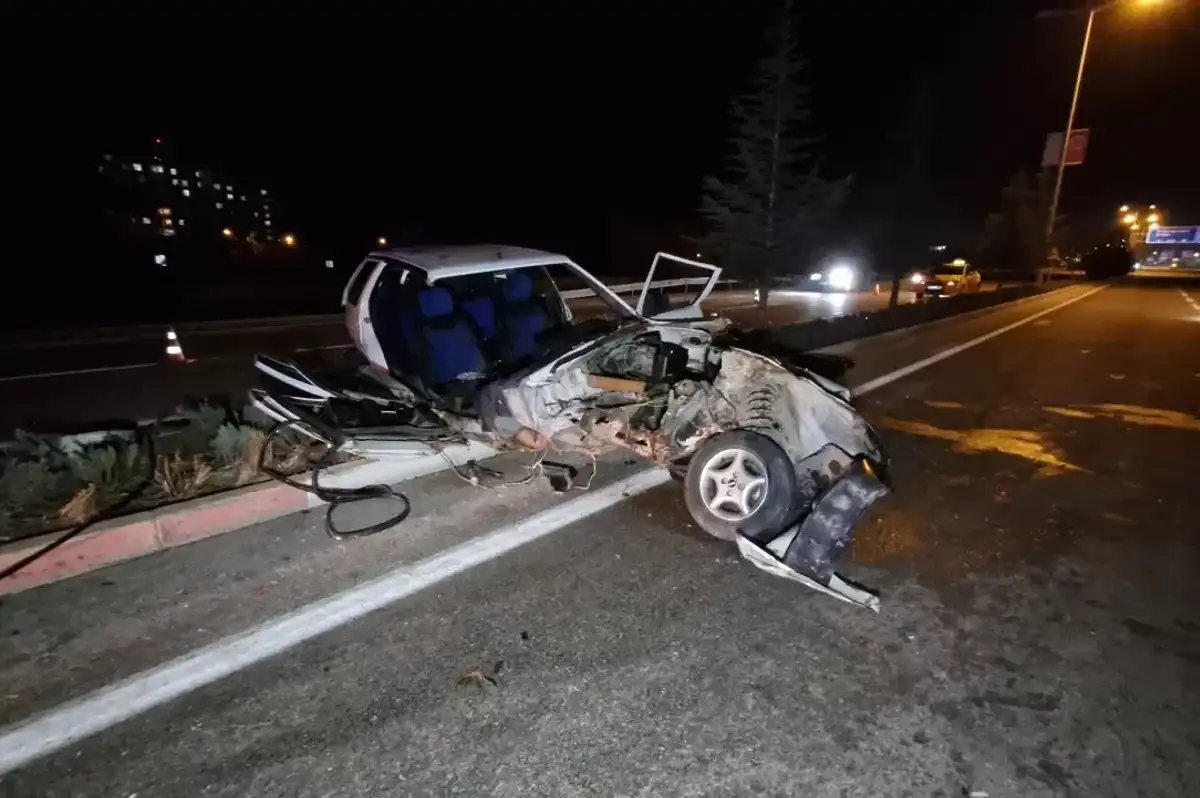 Karaman Çevre Yolu’nda Feci Kaza: Otobüs Sollamak İsteyen Araç Refüje Çıktı, 4 Yaralı