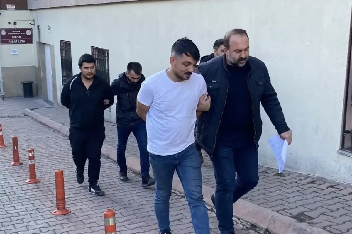 Kayseri'de 3 Arkadaşın Kavgası Kanlı Bitti: Bekar Evinde Korkunç Cinayet!