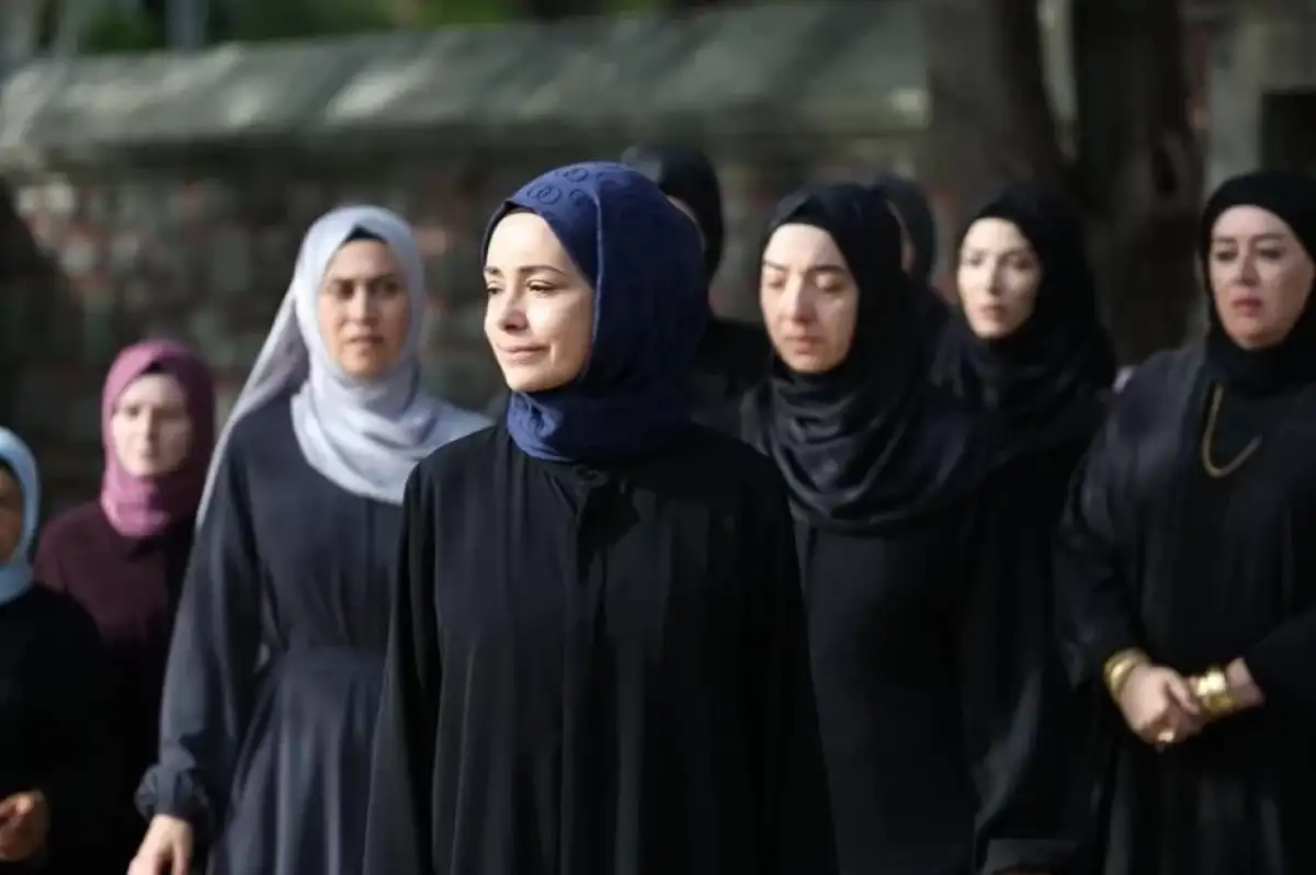 Kızıl Goncalar Yeni Sezon Ne Zaman Başlayacak ? İzleyicilerin Sabırsızlıkla Beklediği Tarih Açıklandı!