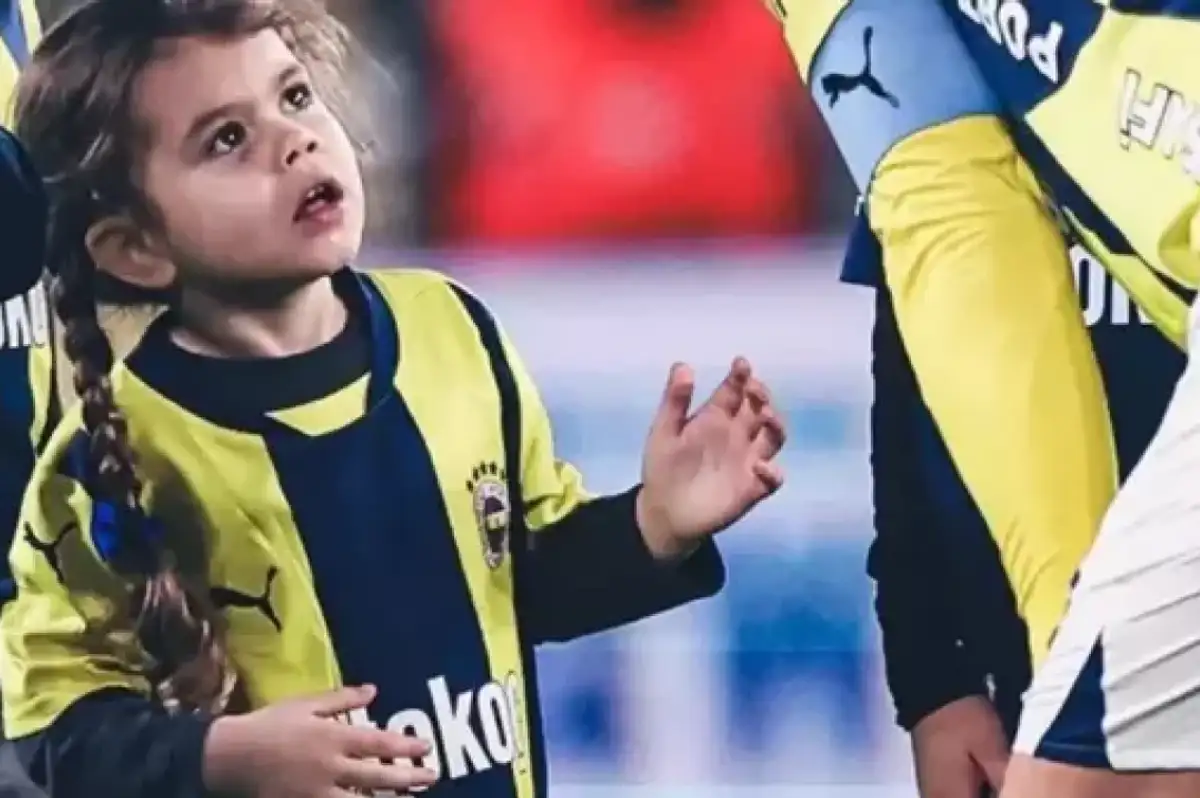 Maçta Kaşı Açılan Edin Dzeko'nun Minik Kızının Babasına Bakışı Yürek Isıttı