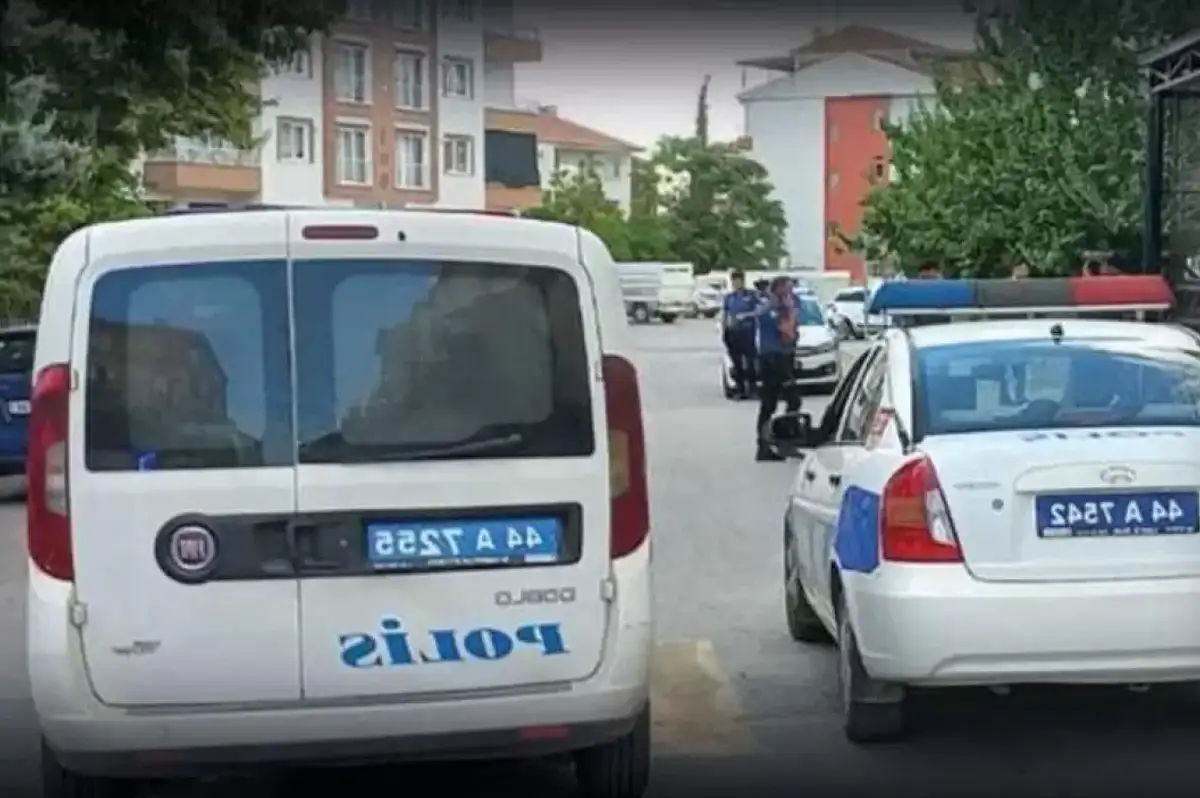 Malatya’da Deprem Hasarlı Binada Şok! İçi Boşaltılmış El Bombası ve Çok Sayıda Mermi Ele Geçirildi