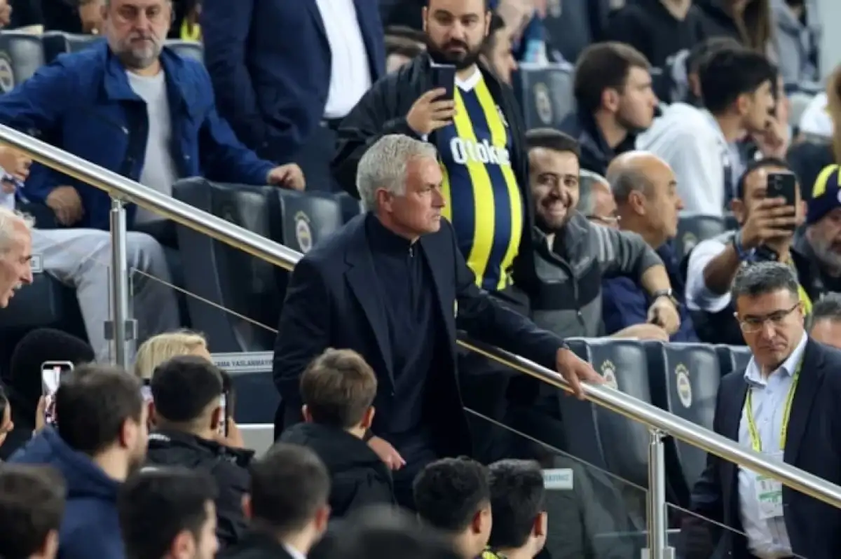Mourinho Kırmızı Kart Görmüştü: Kaç Maç Ceza Alacak?