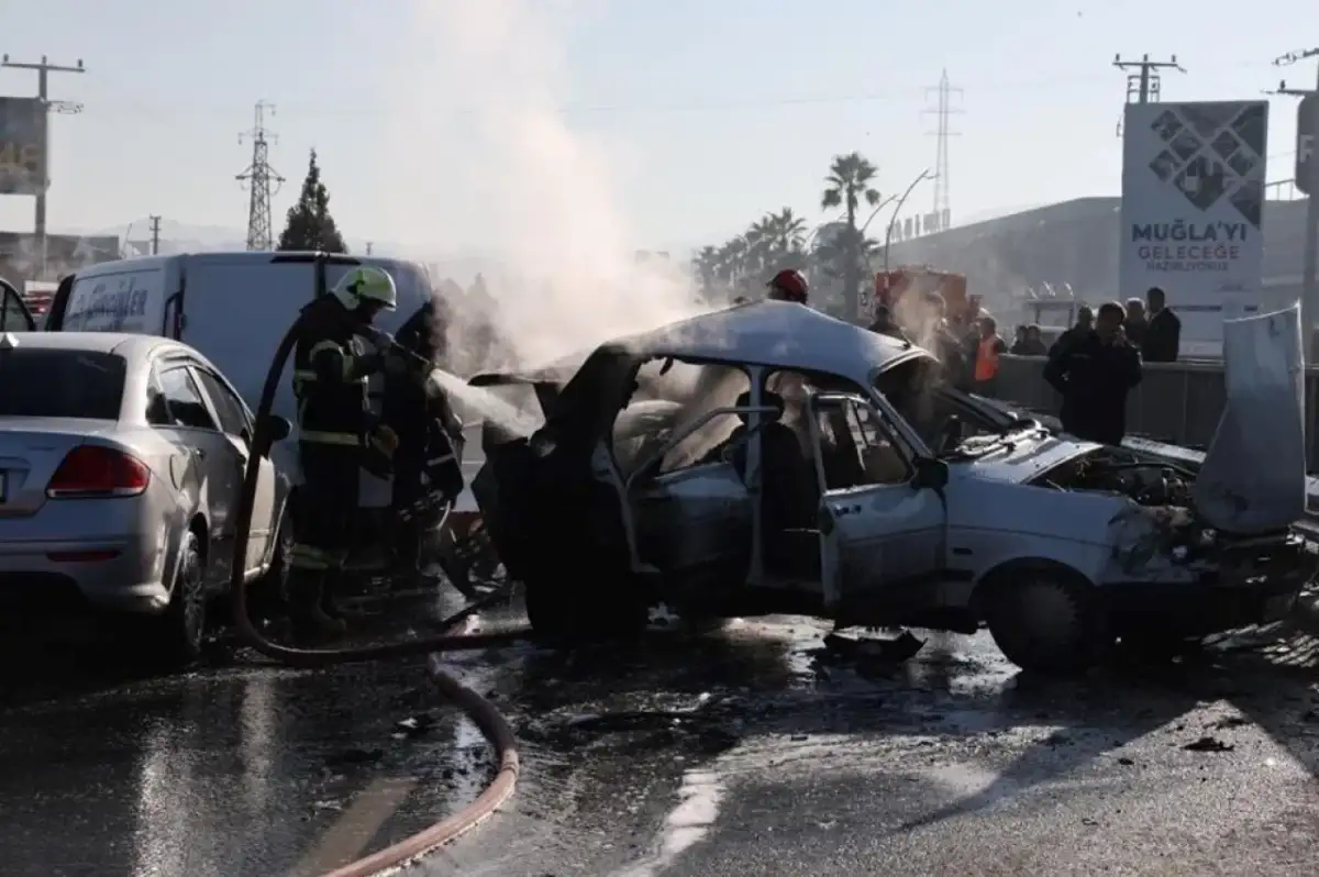 Muğla'da Zincirleme Trafik Kazası: 7 Yaralı