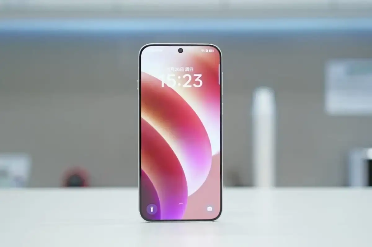 Oppo Find X8 Tasarımı Tıpkı iPhone! Bir Dinamik Ada'sı Eksik