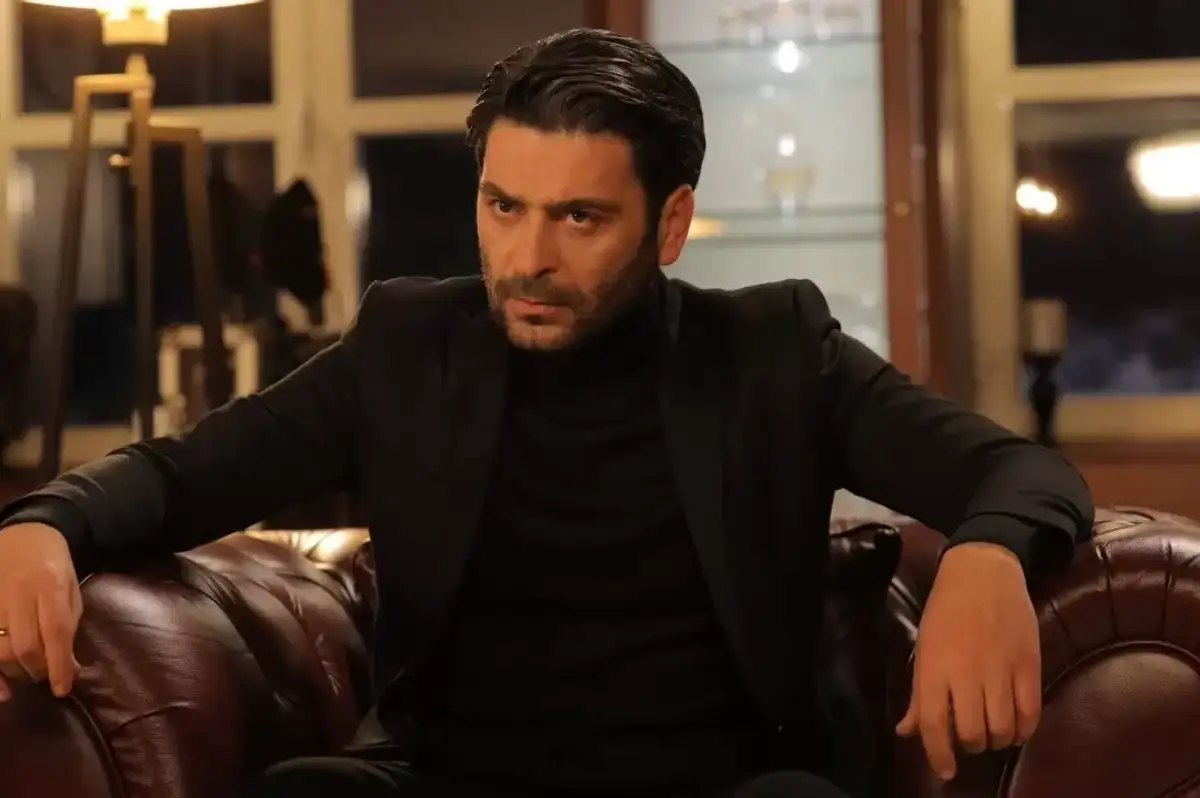 Ozan Akbaba "Uzak Şehir" Dizisi İçin Yeni İmajıyla Dikkat Çekti