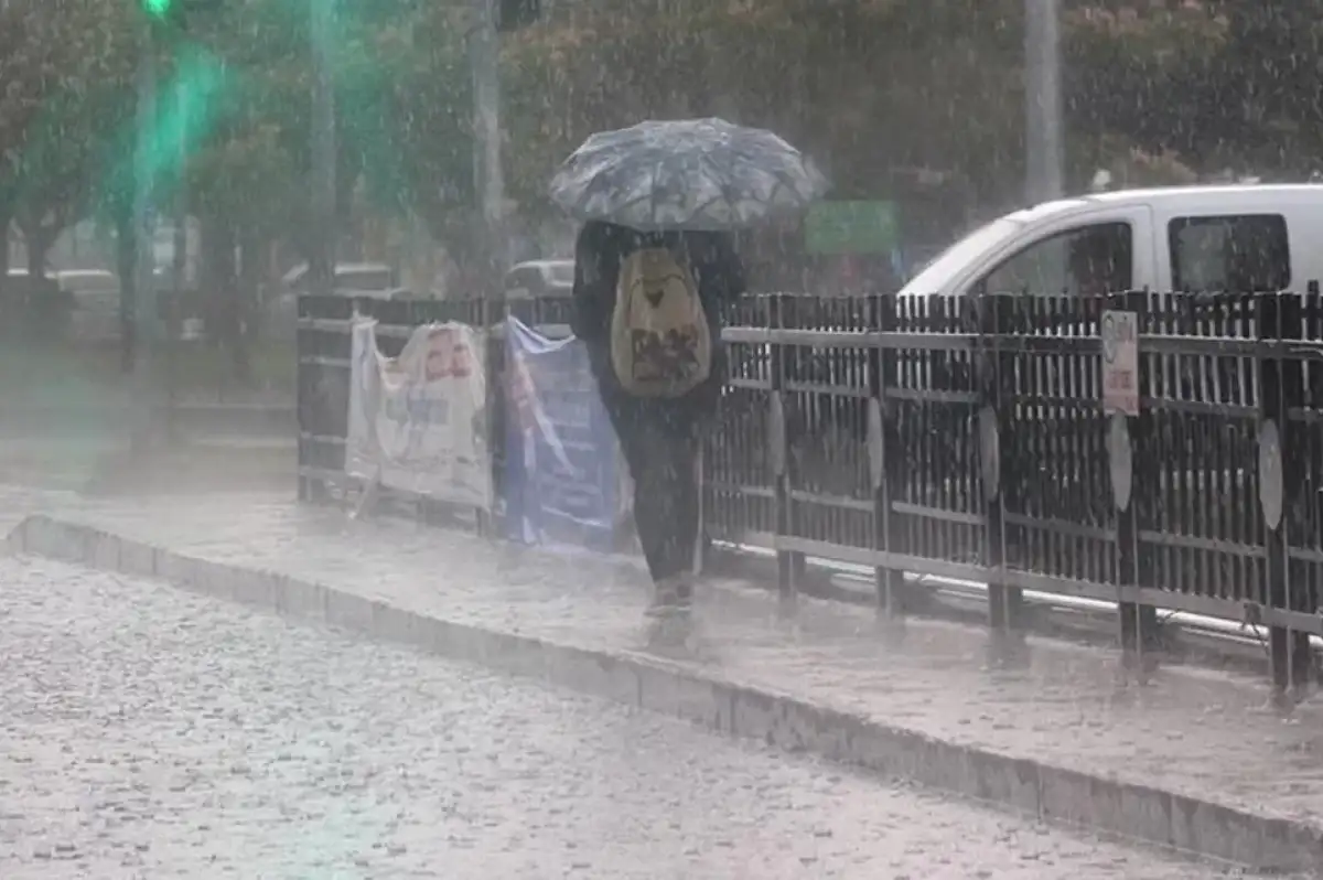 Sıcaklıklar 9 Derece Birden Düşüyor: Marmara'da Fırtına ve Kuvvetli Yağış Uyarısı!