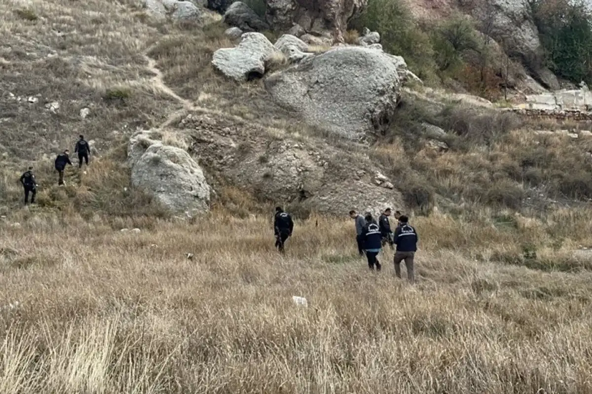 Sivas'ta Mezarlıkta Parçalanmış Bebek Cesedi Bulundu!