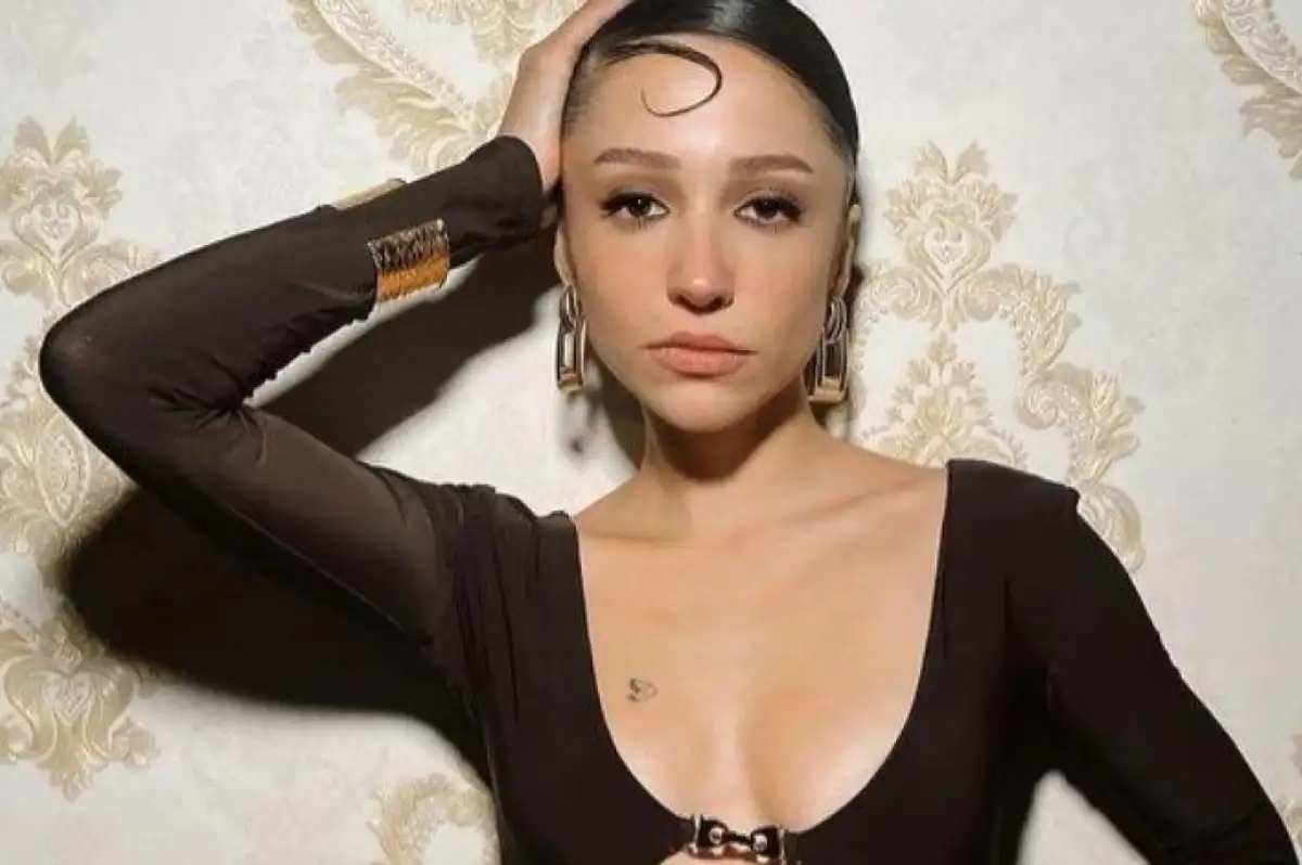 Zeynep Bastık'ın 'En Seksi Türk Kadını' Seçilmesi Sosyal Medyayı İkiye Böldü