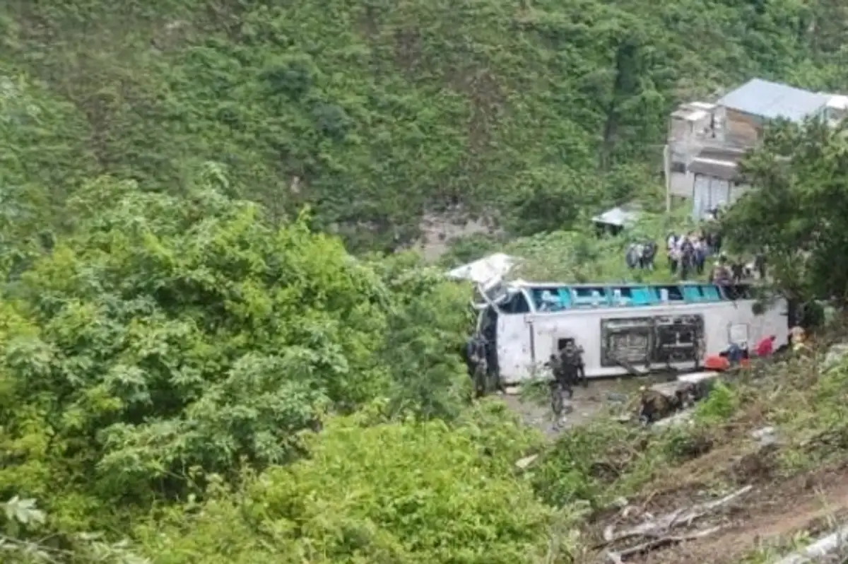 Kolombiya'da Otobüs Uçuruma Yuvarlandı: 13 Ölü