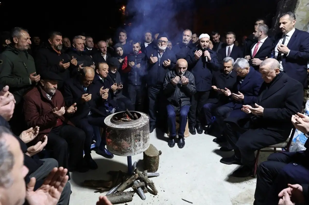 Cumhurbaşkanı Erdoğan Memleketi Rize'de Vatandaşlarla Bir Araya Geldi