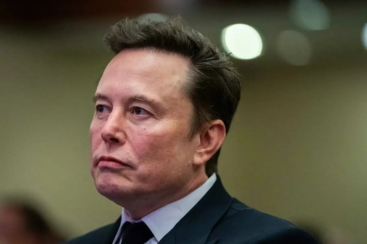 Elon Musk Liverpool'u Satın Alacak İddiası: Baba Musk'tan Açıklama Geldi