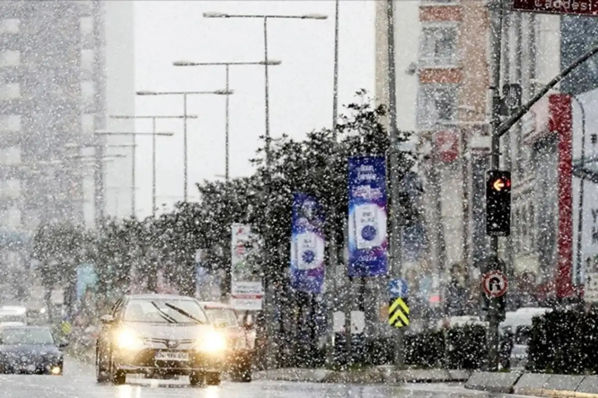 İstanbul'da Yalancı Bahar Bitti: Hafta Sonuna Dikkat! Karla Karışık Yağmur Geliyor