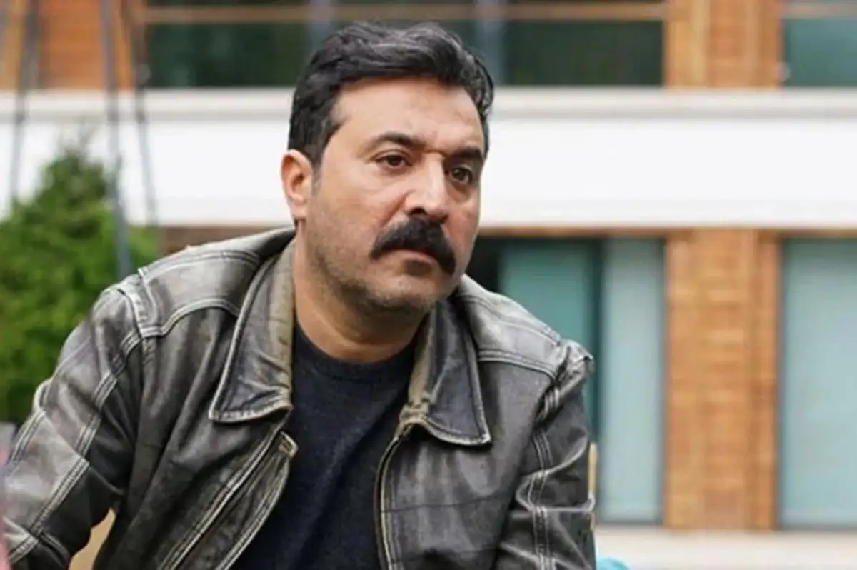 Ferdi Tayfur'un Cenazesinde Polisler Mustafa Üstündağ'ı Tanımadı: Ünlü Oyuncu Dışarı Atıldı