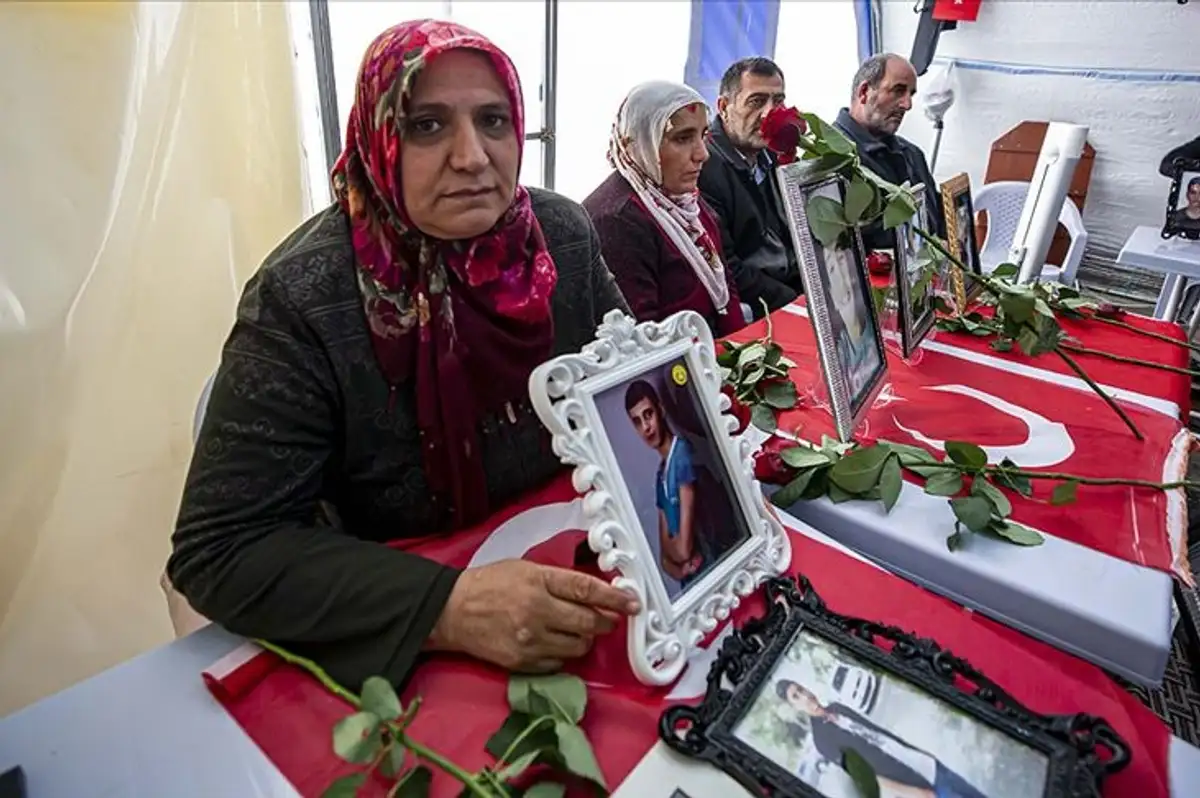 Diyarbakır Annelerinden Evlatlarına Çağrı: "Suriye Kurtulduysa, Siz de PKK'dan Kurtulun Gelin"