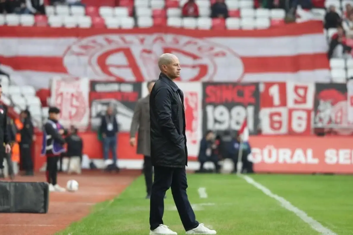 Antalyaspor, Alex De Souza ile Yollarını Ayırdı
