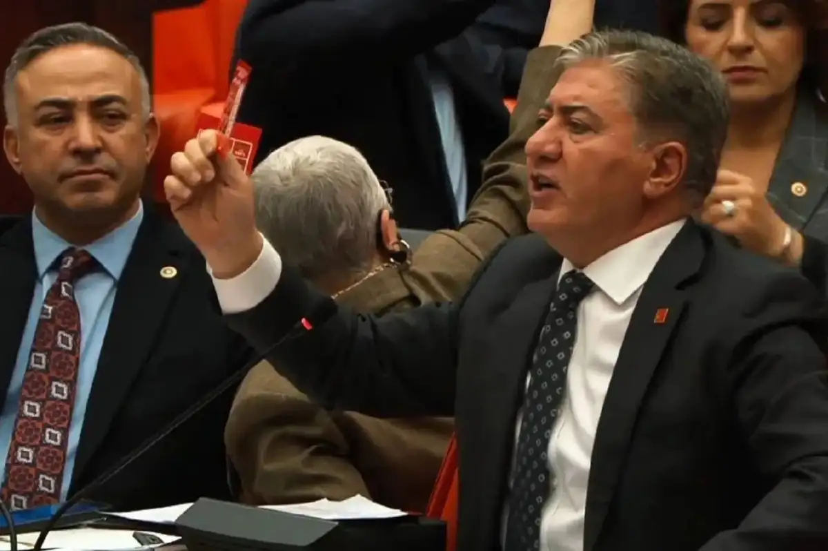 CHP'den TBMM'de Kırmızı Kart! Sırrı Süreyya Önder Böyle Tepki Verdi