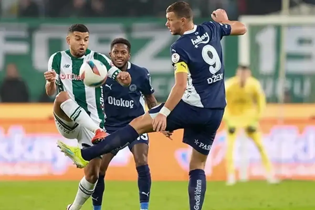 Konyaspor-Fenerbahçe Maçının Hakemlerine Bir Tepki de Galatasaray'dan: "Gördüğünü Çalmayan Piyonlar!"