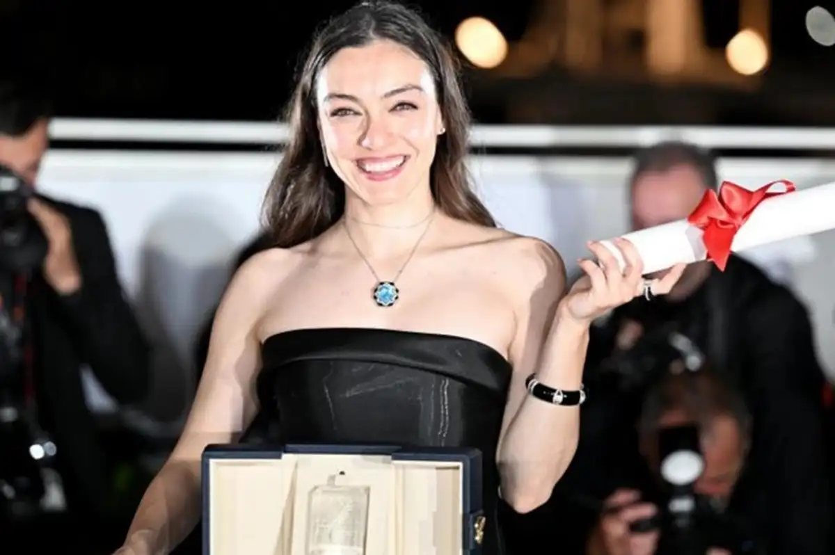Merve Dizdar Fransa'da Şövalye İlan Edildi