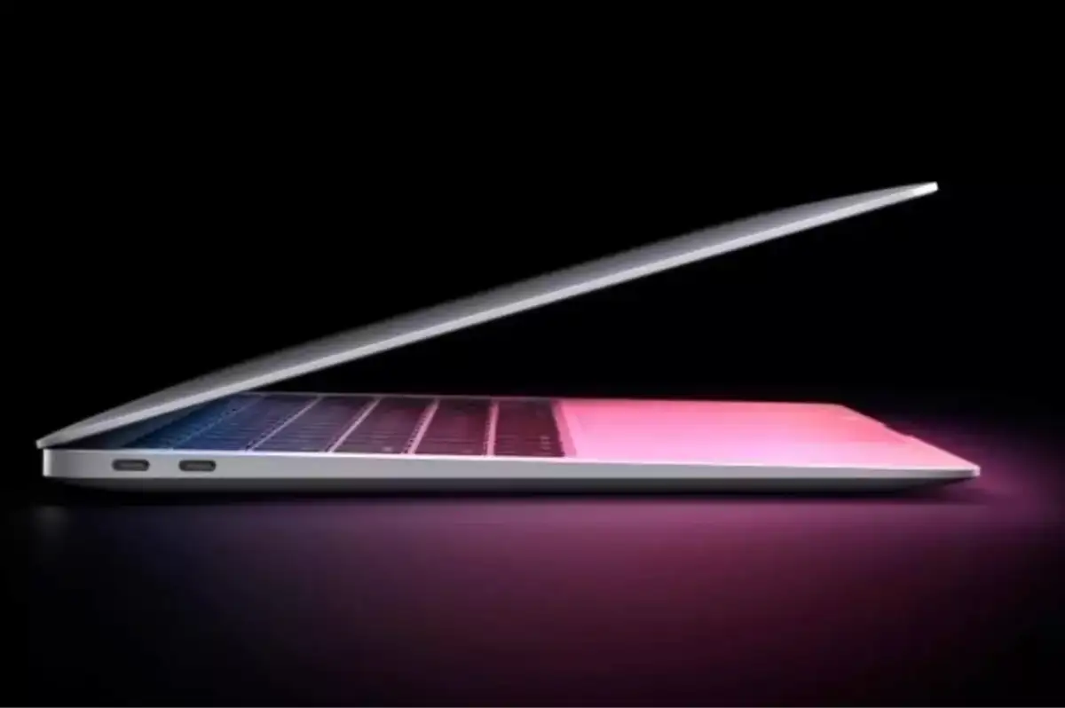 MacBook Air Ekran Sürpriziyle Geliyor