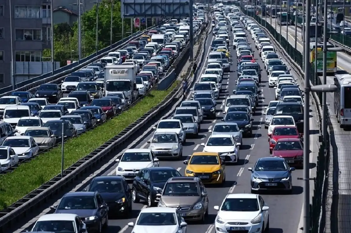 Sürücüler Dikkat... O Araçların Trafiğe Çıkması Yasaklandı