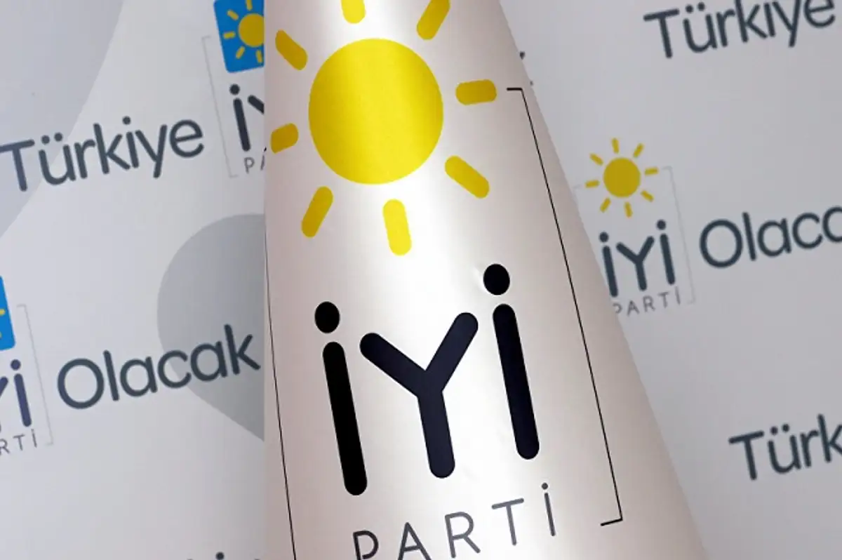 İYİ Parti'den İstifa Etti Bağımsız Oldu