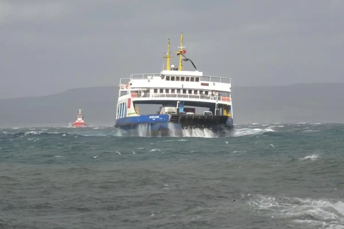Çanakkale Boğazı'nda Sis Nedeniyle Gemi Trafiği Askıya Alındı