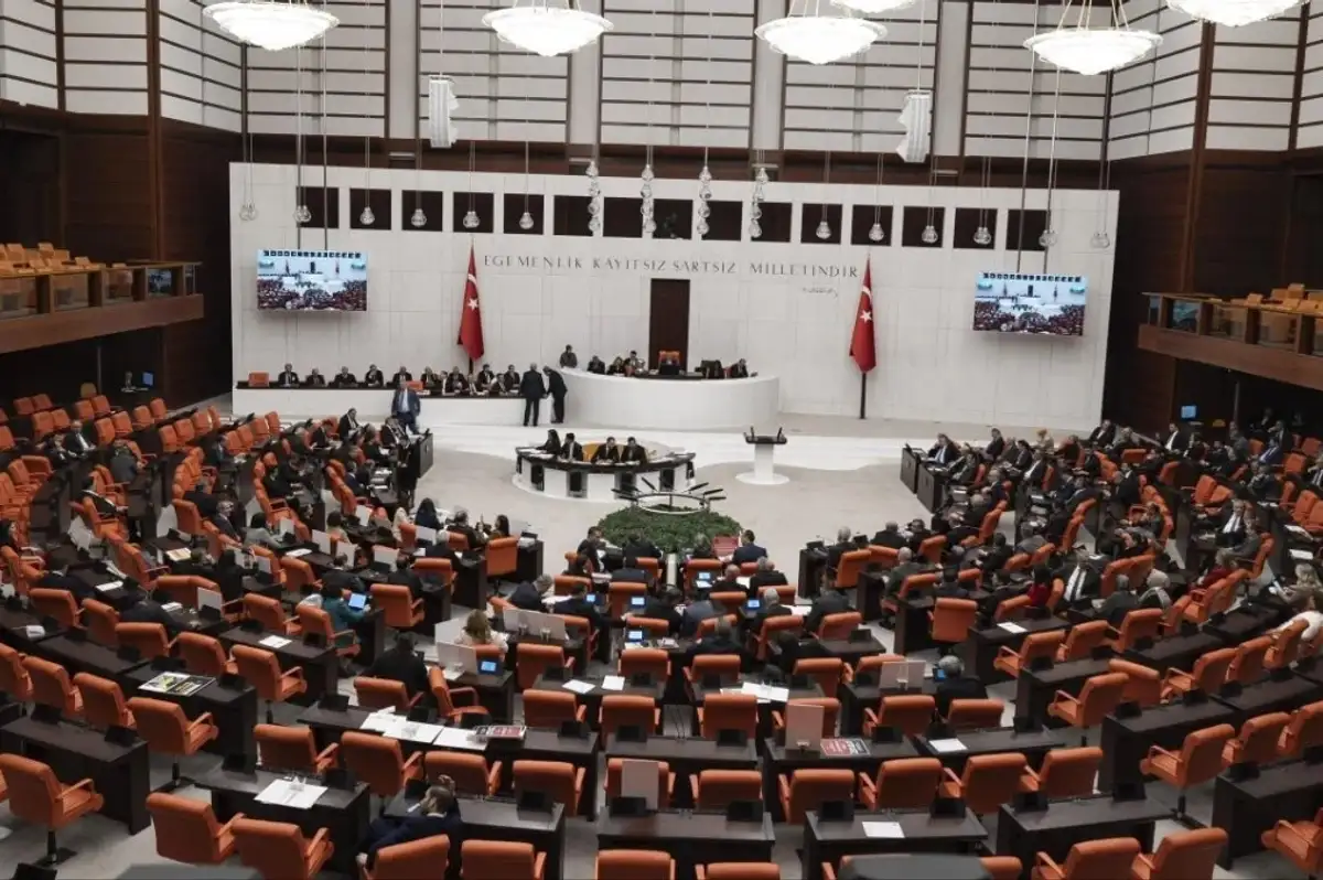 TBMM Yoğun Bir Mesaiyle Açılıyor: Gündemde Bolu Yangını, Kadın ve Çocuk Güvenliği ile Dijital Tehlikeler Yer Alacak