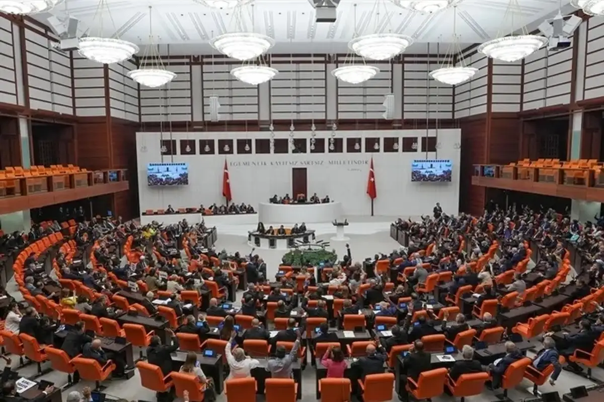 Emekli Maaşlarına Zam Getiren Kanun Teklifi TBMM'de Kabul Edildi