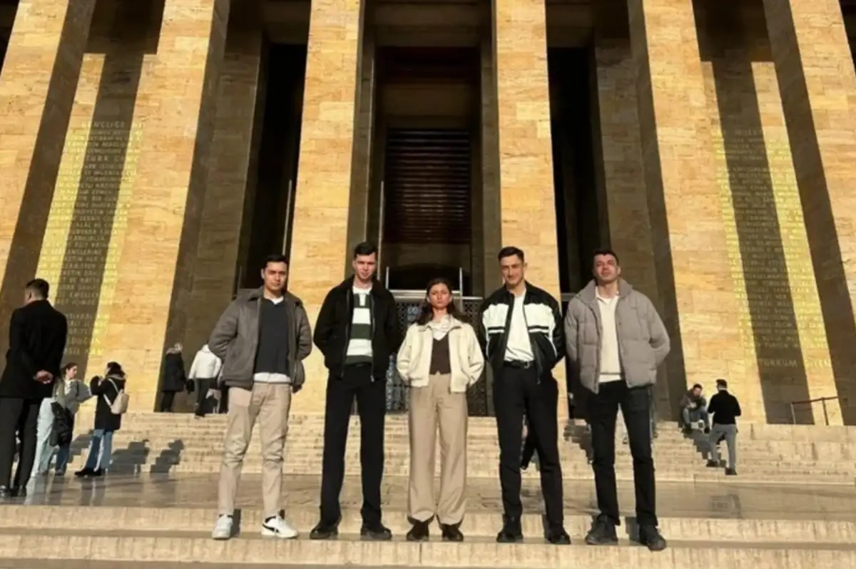 TSK'dan İhraç Edilen 5 Teğmen Anıtkabir'i Ziyaret Etti