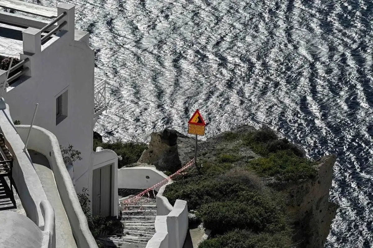 Santorini Adası'nda OHAL ilan edildi