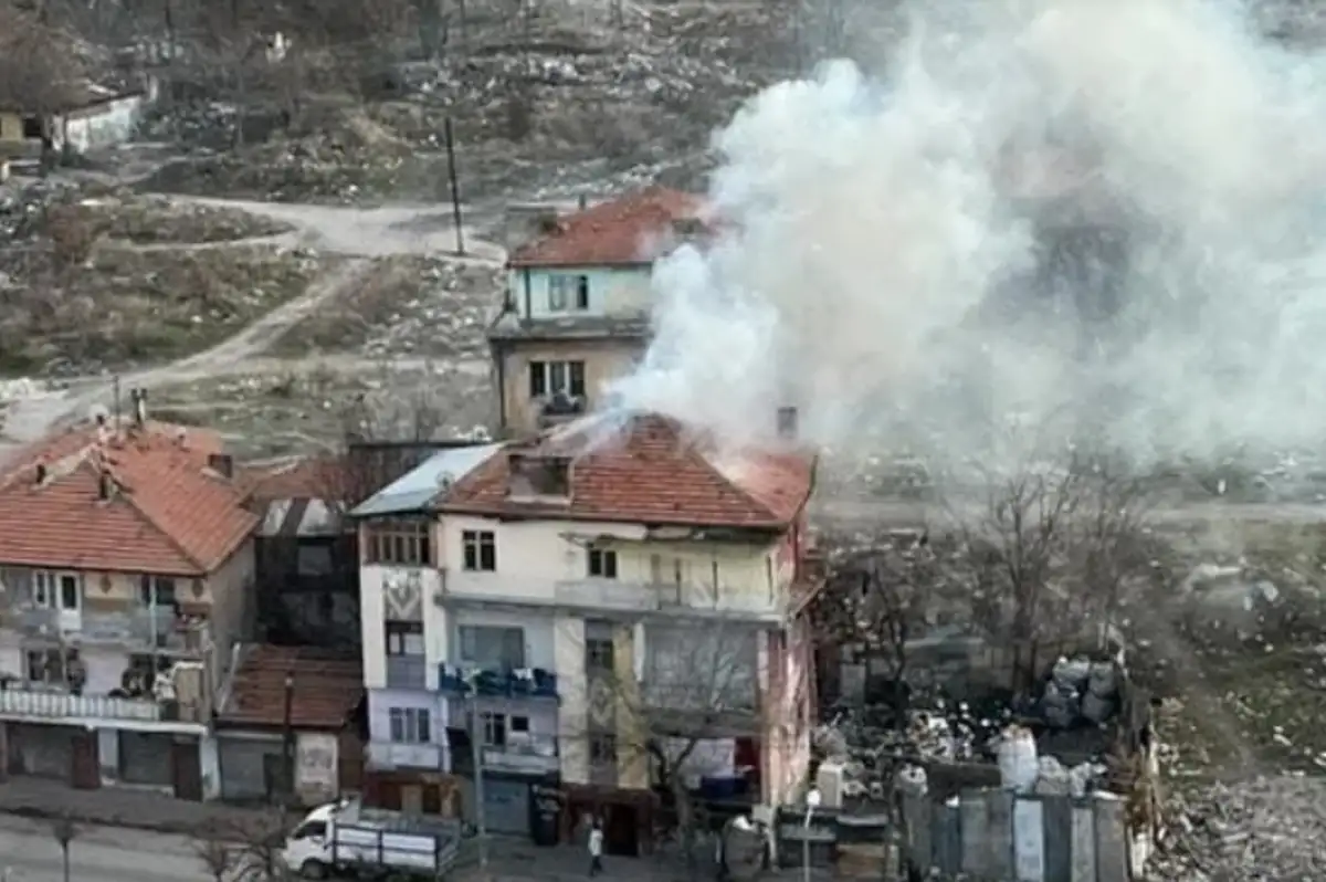 Ankara Altındağ'da 4 Katlı Binada Yangın!