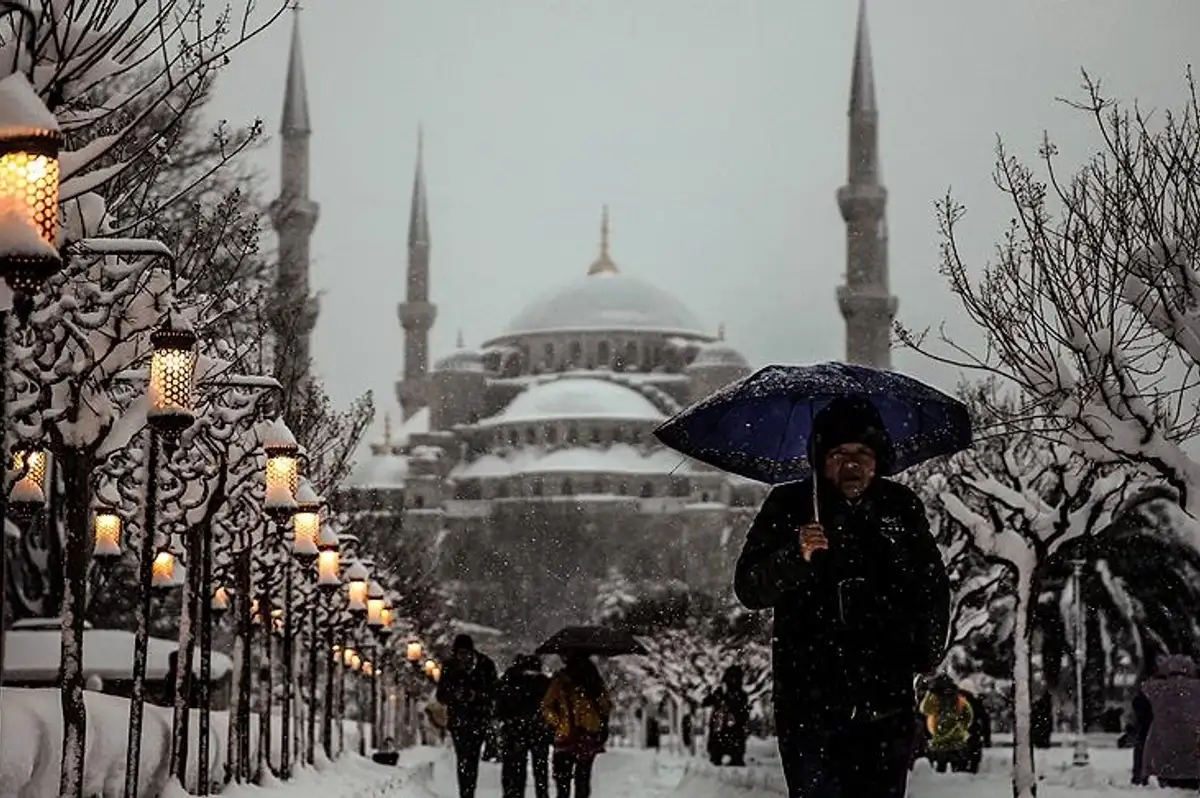 İstanbul'da Kar Yağışı Devam Edecek Mi? Meteoroloji Uzmanı Detayları Verdi