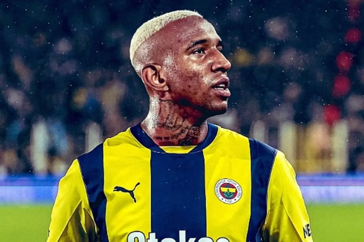 Talisca'ya Alanya'da Su Şişesi Attılar