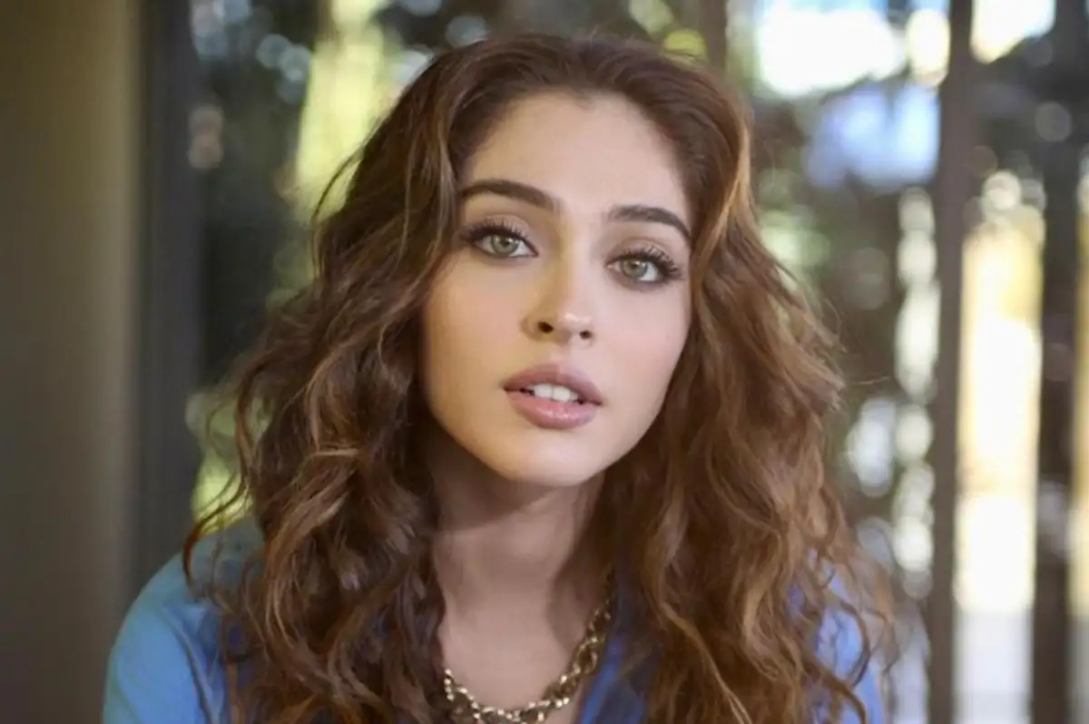 Cemre Baysel'den Yeni Reklam Anlaşması: Miray Daner'in Yerini Aldı