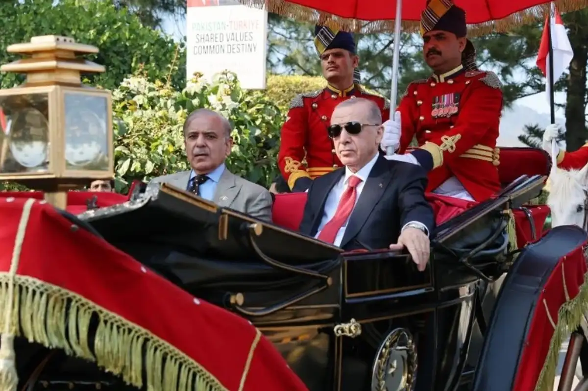 Cumhurbaşkanı Erdoğan Pakistan'da Resmi Yemeğe Faytonla Gitti