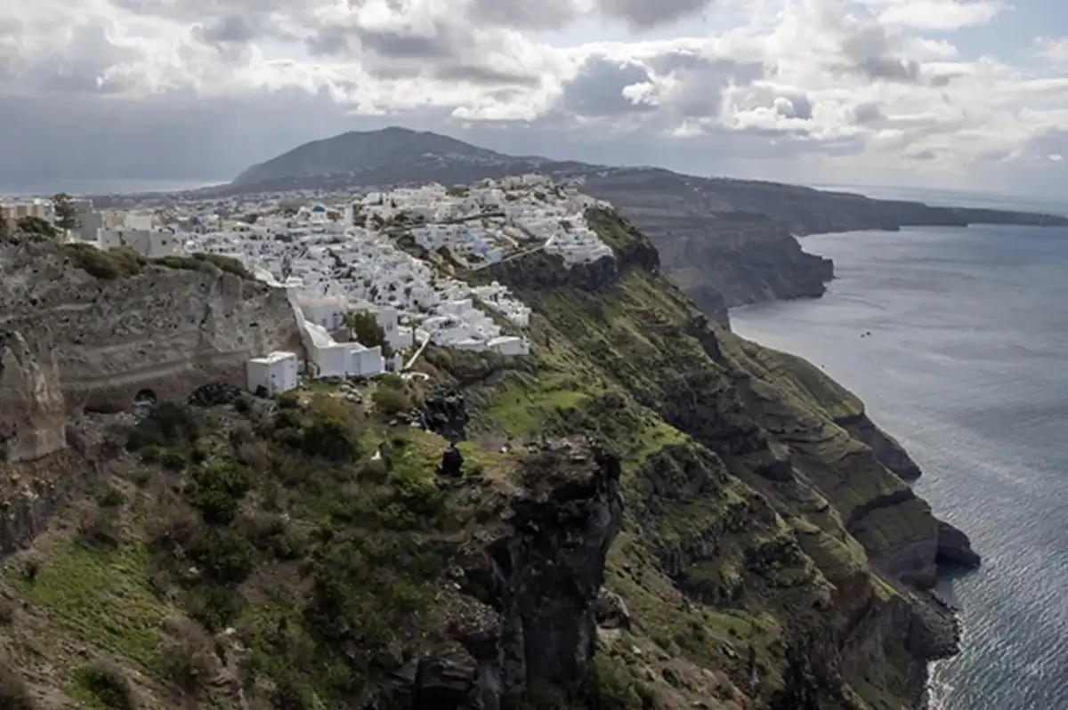 Ege Denizi Beşik Gibi Sallanıyor: Santorini Adası 6 Cm İlerledi, 4 Cm Yükseldi!