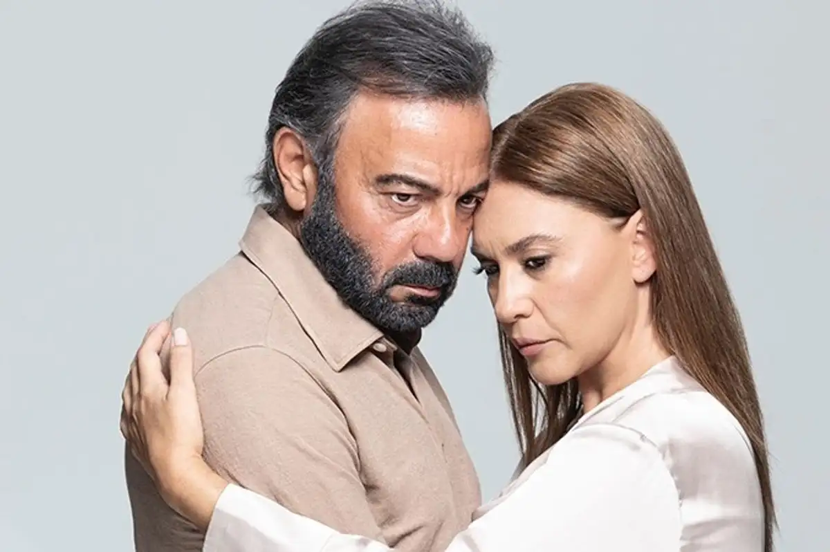 Kerem Alışık ve Evrim Alasya Sevgililer Günü'nü Sahnede Kutladı