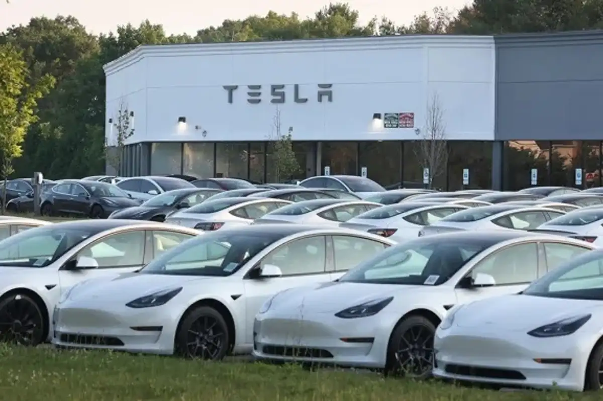 Tesla Batıyor Mu? 2025 Satışları Alarm Veriyor